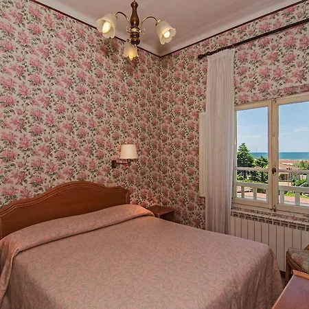 Flores Hotel