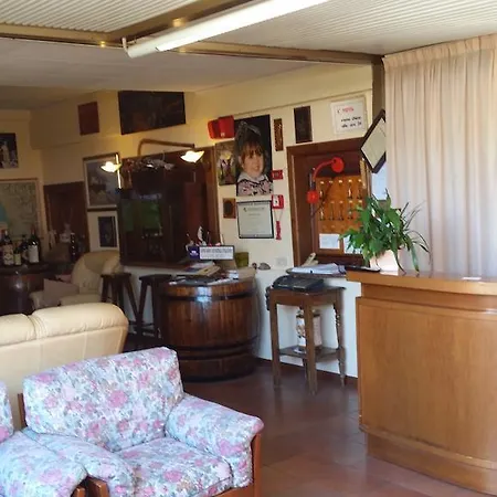 酒店 弗洛雷斯别墅酒店 马里纳-迪-皮特拉桑塔