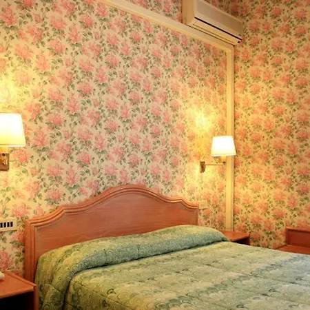 Flores 3* Марина-ди-Пьетрасанта